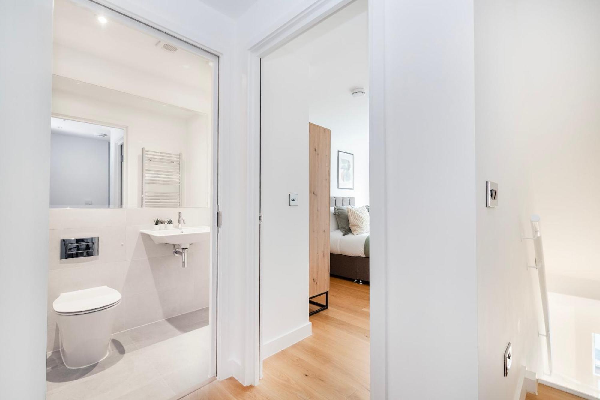 Fitzrovia & Soho - 2Br With Balcony - Cityapartmentstay Лондон Экстерьер фото