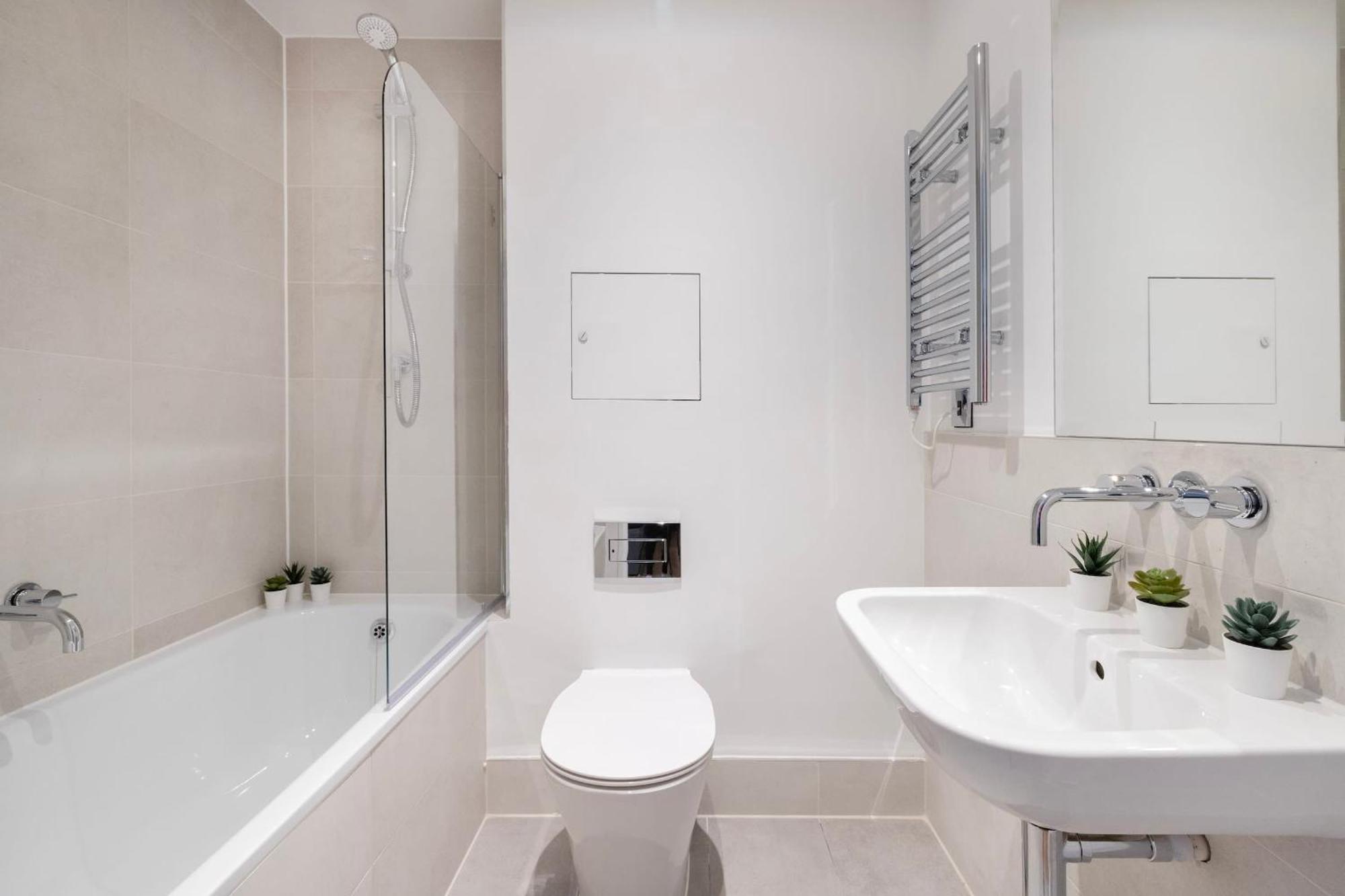 Fitzrovia & Soho - 2Br With Balcony - Cityapartmentstay Лондон Экстерьер фото