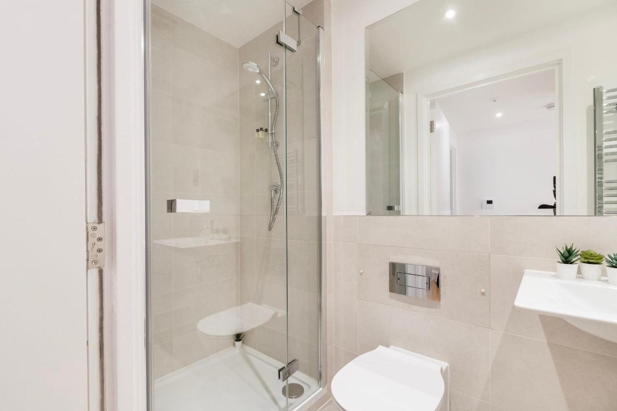 Fitzrovia & Soho - 2Br With Balcony - Cityapartmentstay Лондон Экстерьер фото