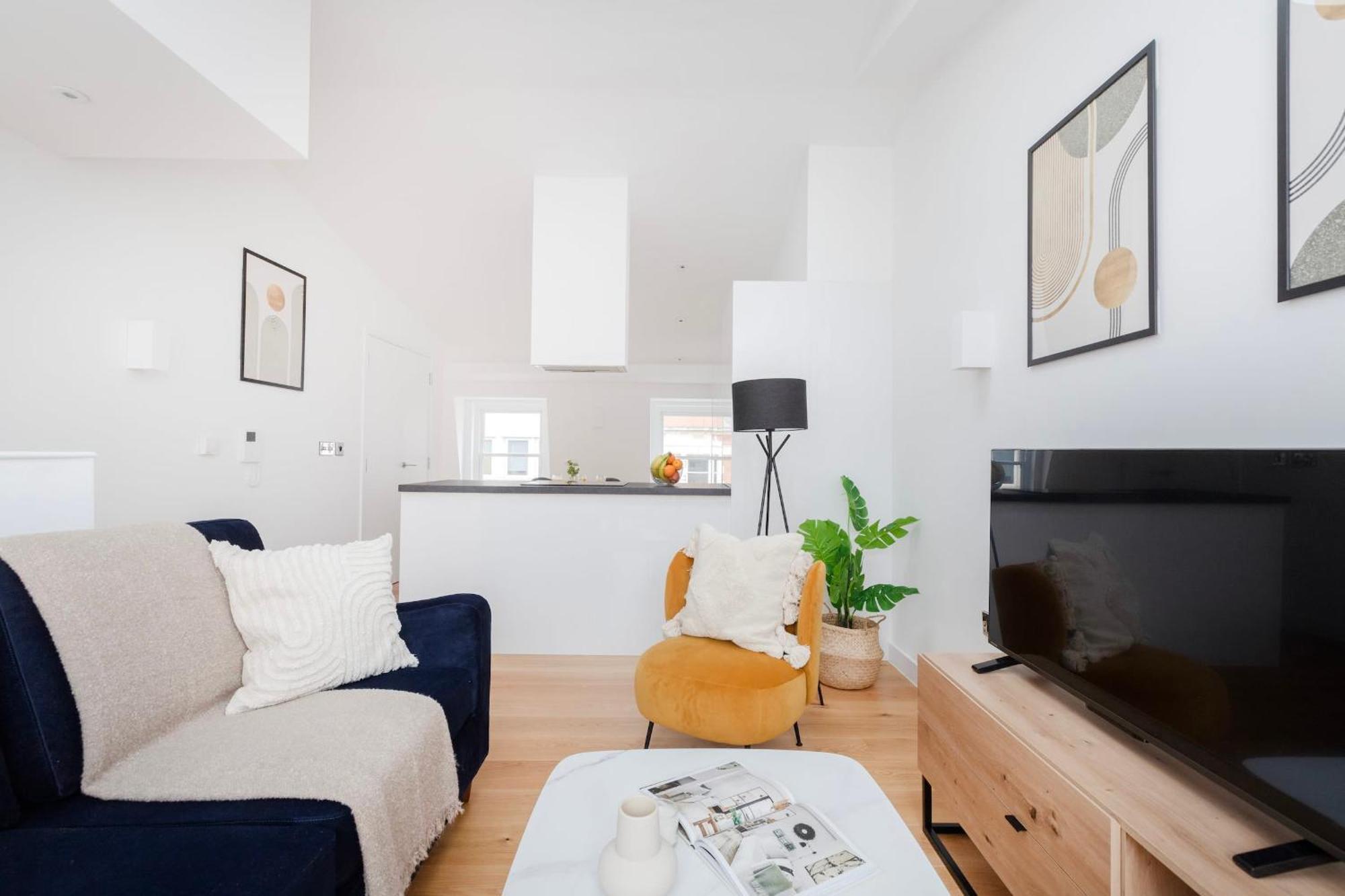 Fitzrovia & Soho - 2Br With Balcony - Cityapartmentstay Лондон Экстерьер фото