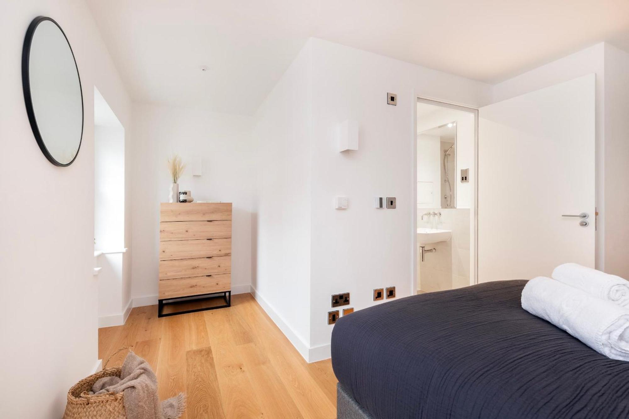 Fitzrovia & Soho - 2Br With Balcony - Cityapartmentstay Лондон Экстерьер фото