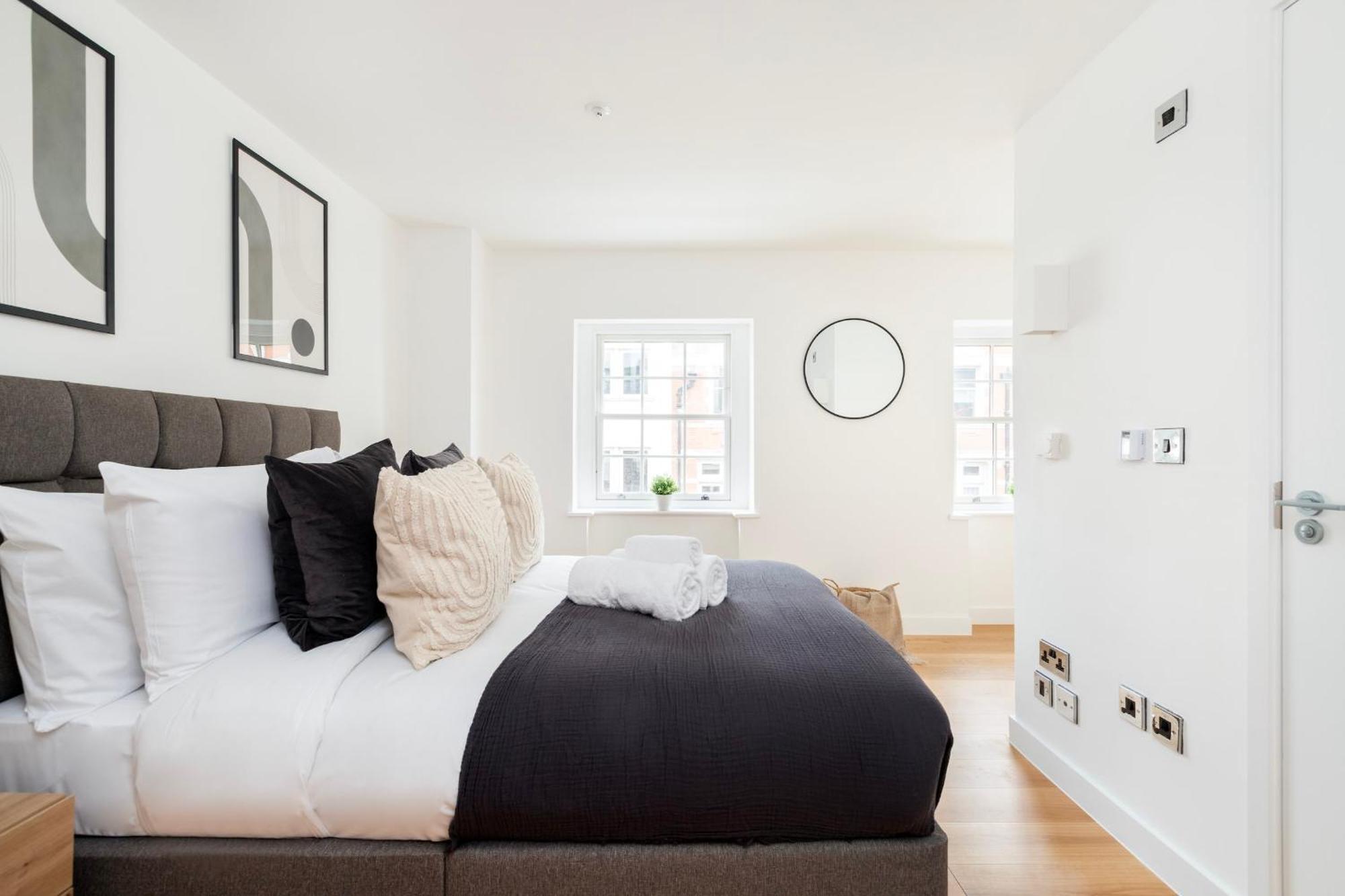 Fitzrovia & Soho - 2Br With Balcony - Cityapartmentstay Лондон Экстерьер фото