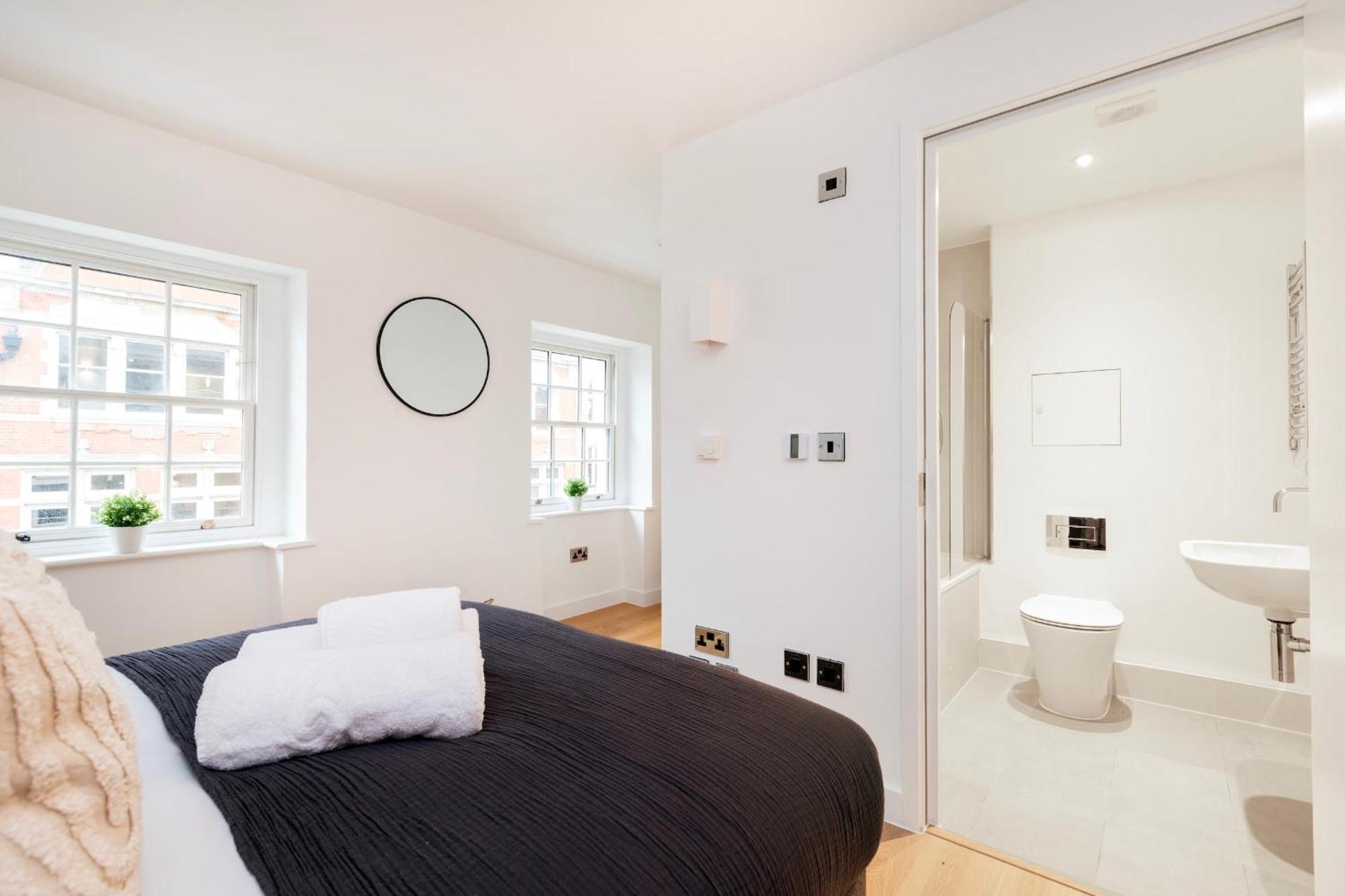 Fitzrovia & Soho - 2Br With Balcony - Cityapartmentstay Лондон Экстерьер фото