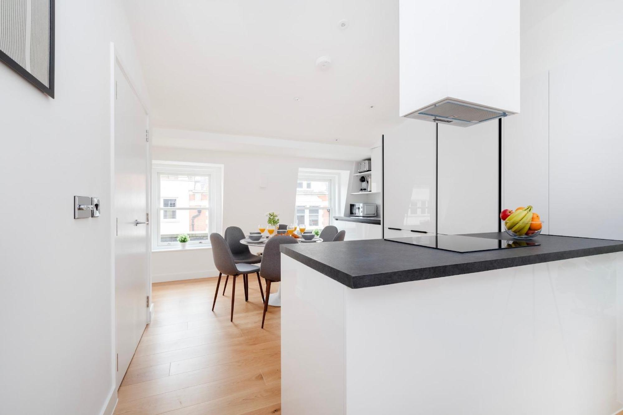 Fitzrovia & Soho - 2Br With Balcony - Cityapartmentstay Лондон Экстерьер фото