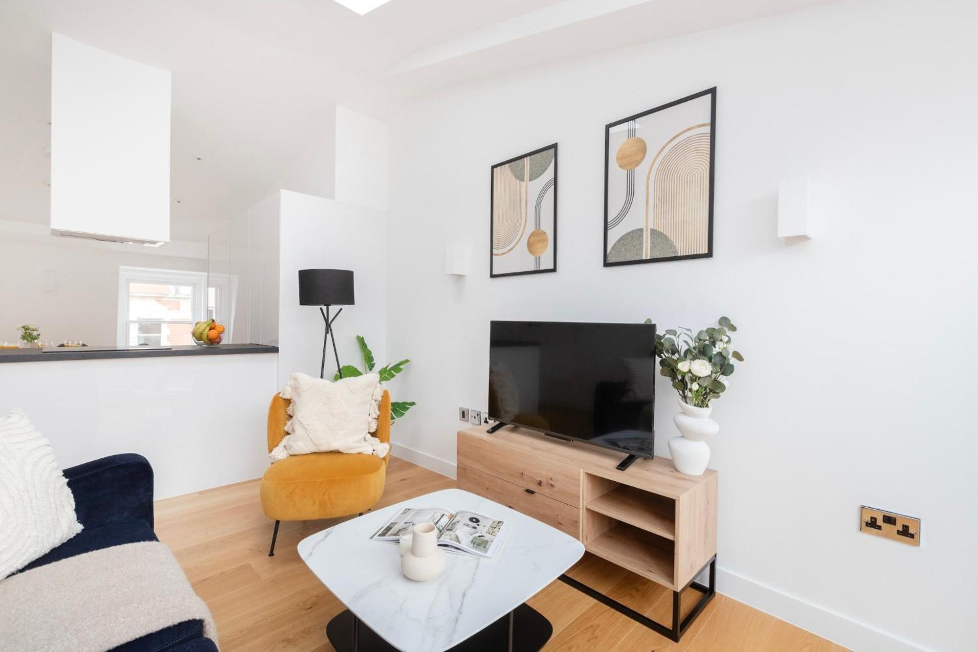 Fitzrovia & Soho - 2Br With Balcony - Cityapartmentstay Лондон Экстерьер фото
